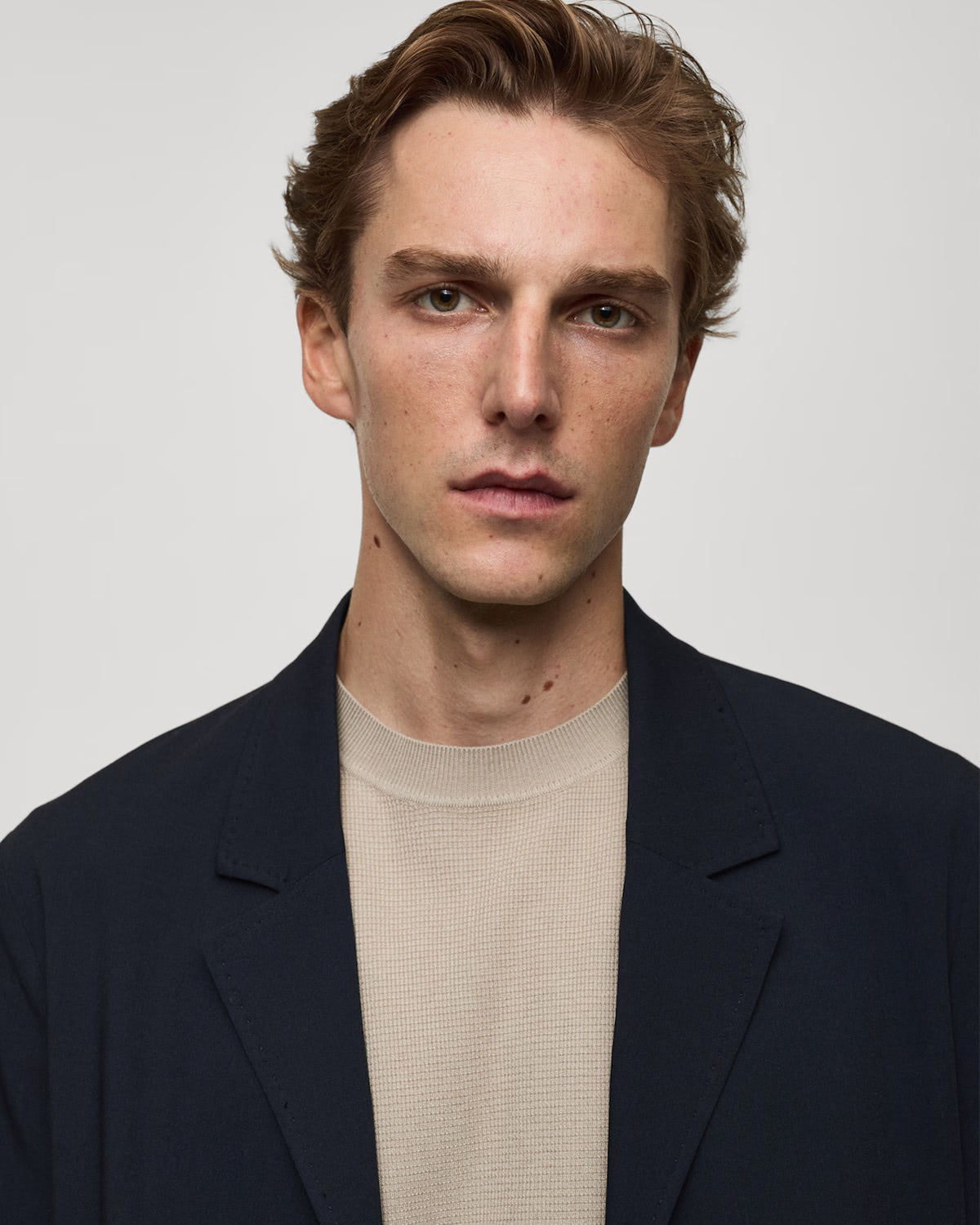 Slim-fit suit jacket with pockets - Image 3